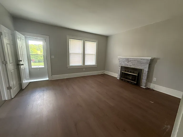 2042 Lee Ave — Photo 8