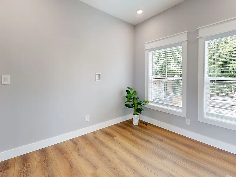 115 20th St SW #5 — Photo 11