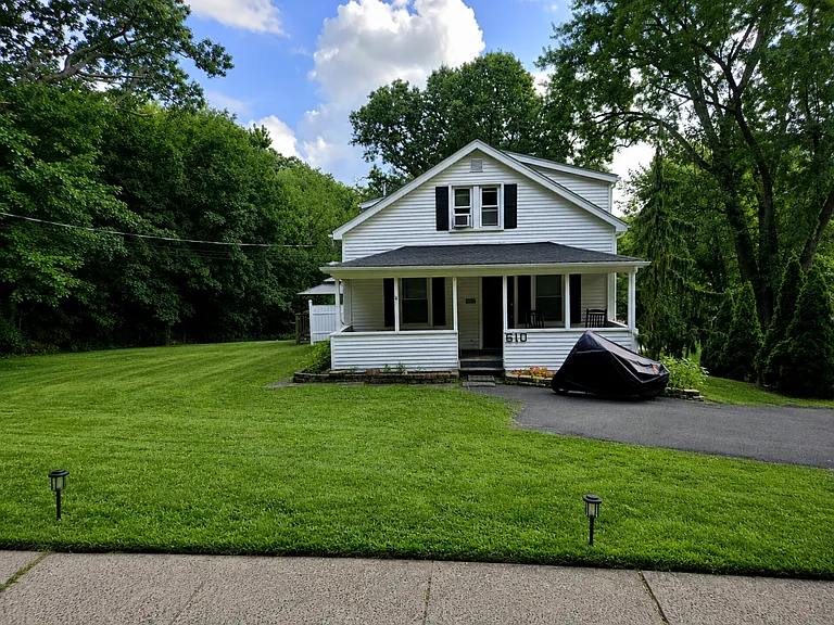 610 S Elm St — Photo 1