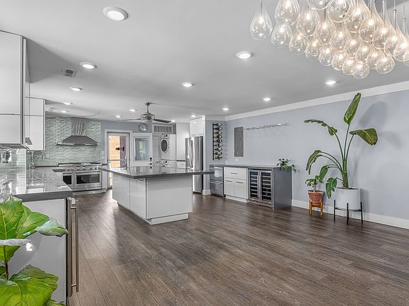 2nd image of 1915 Colonial Ave APT 6