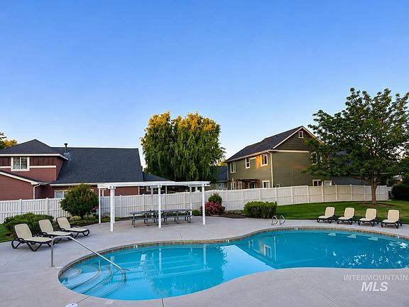 4th image of 2946 N Christian Way