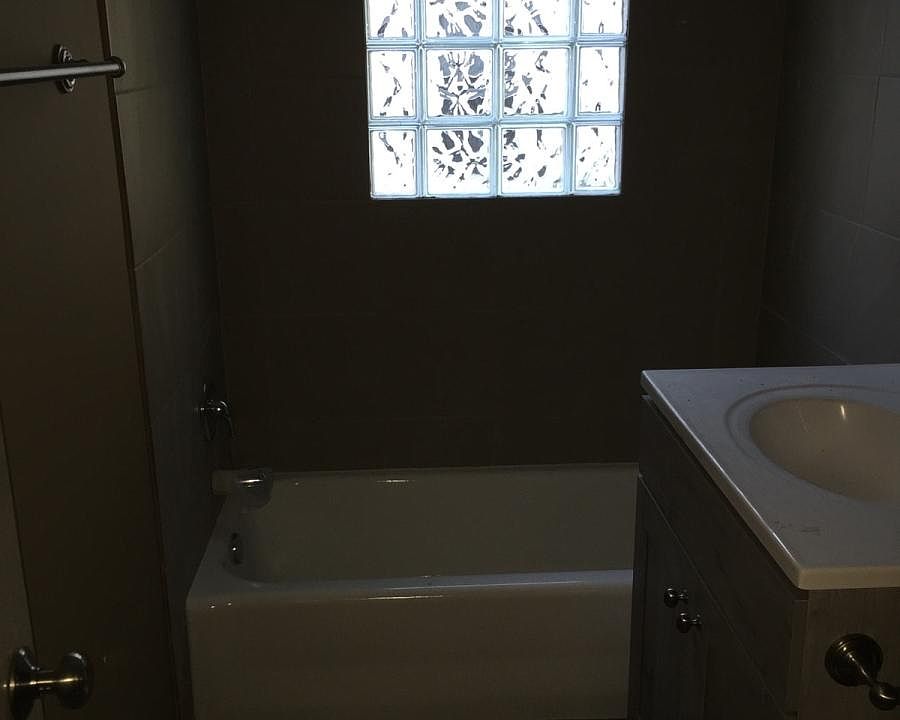 2nd image of 219 Oak St S
