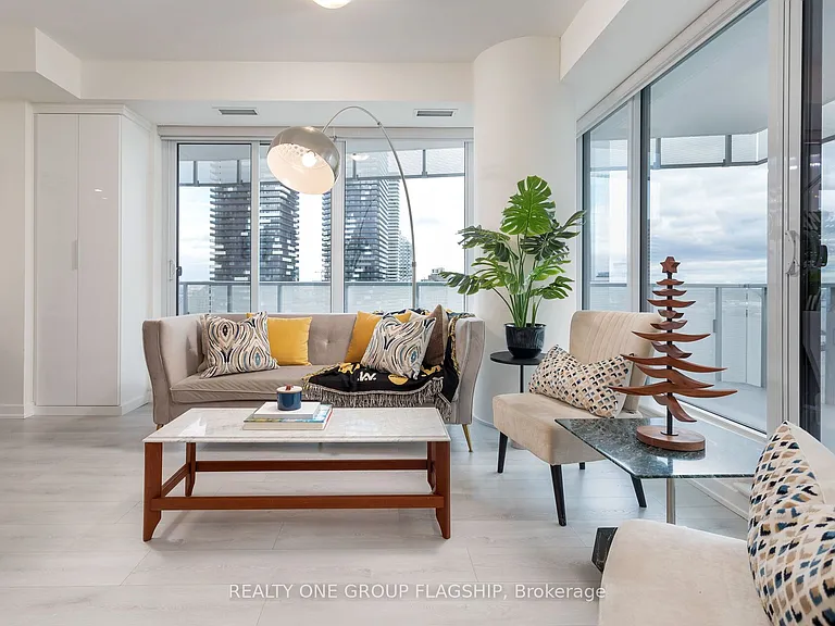28 Freeland St #1609 — Photo 8