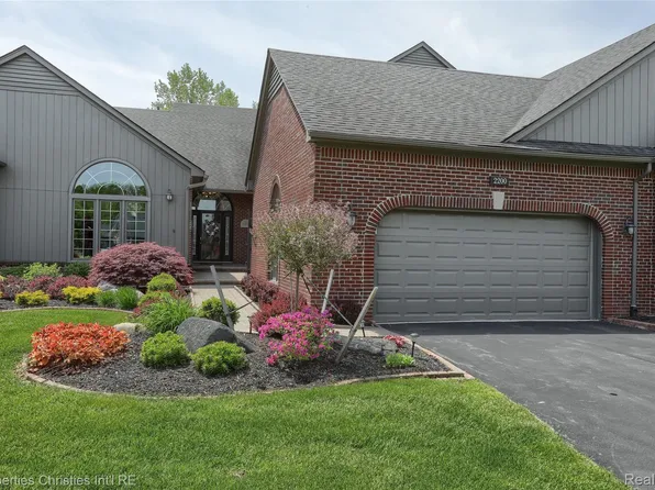 2200 Barberry Dr #7, Utica, MI 48316