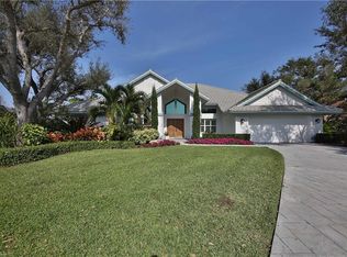 260 Stonegate Ct, Naples, FL 34119