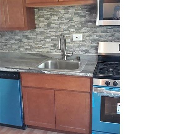 4th image of 9842 Portage Dr