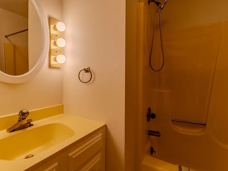 4015 Holiday North Ct — Photo 23