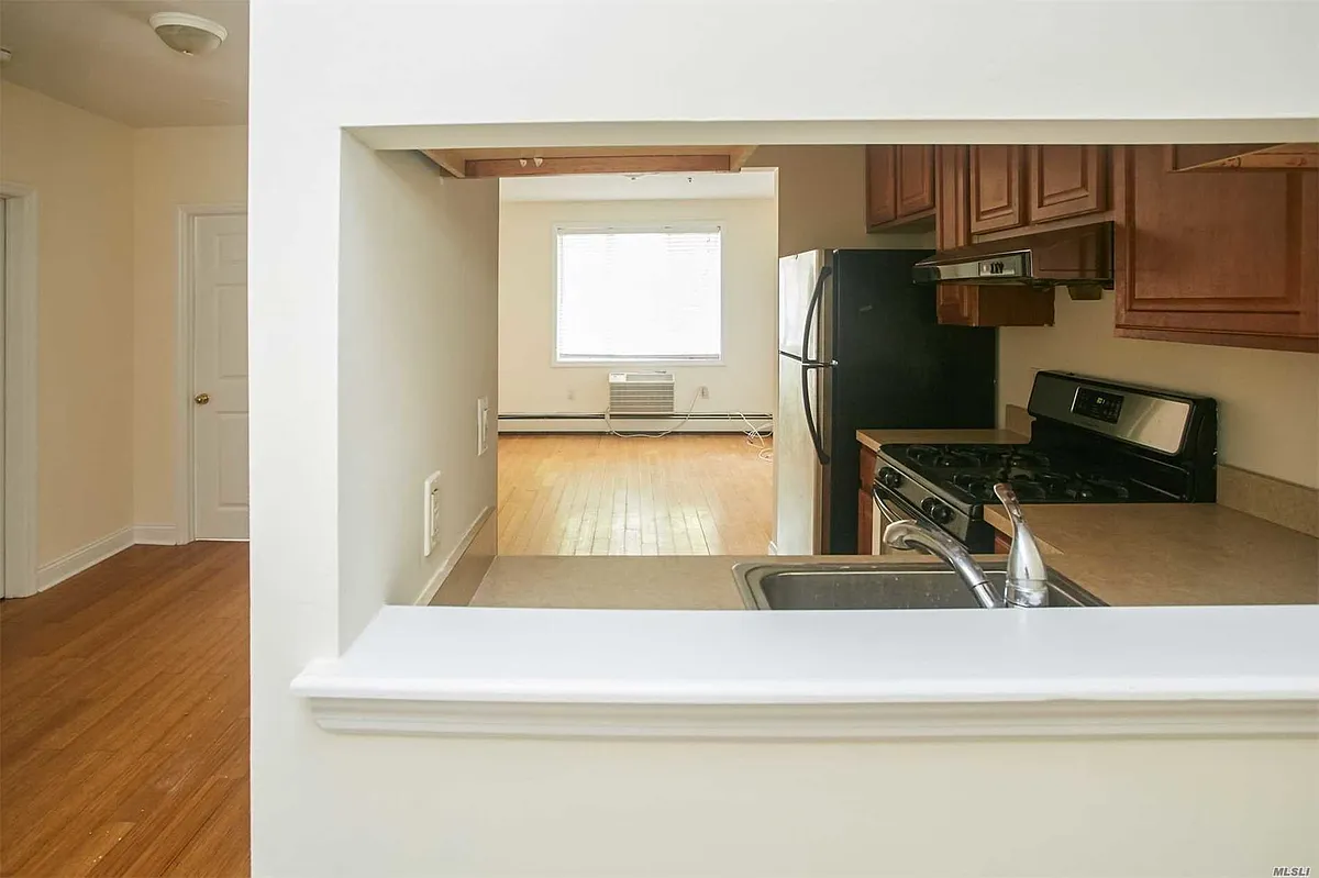 Building Photo - 135-32 Coolidge Ave #2Z