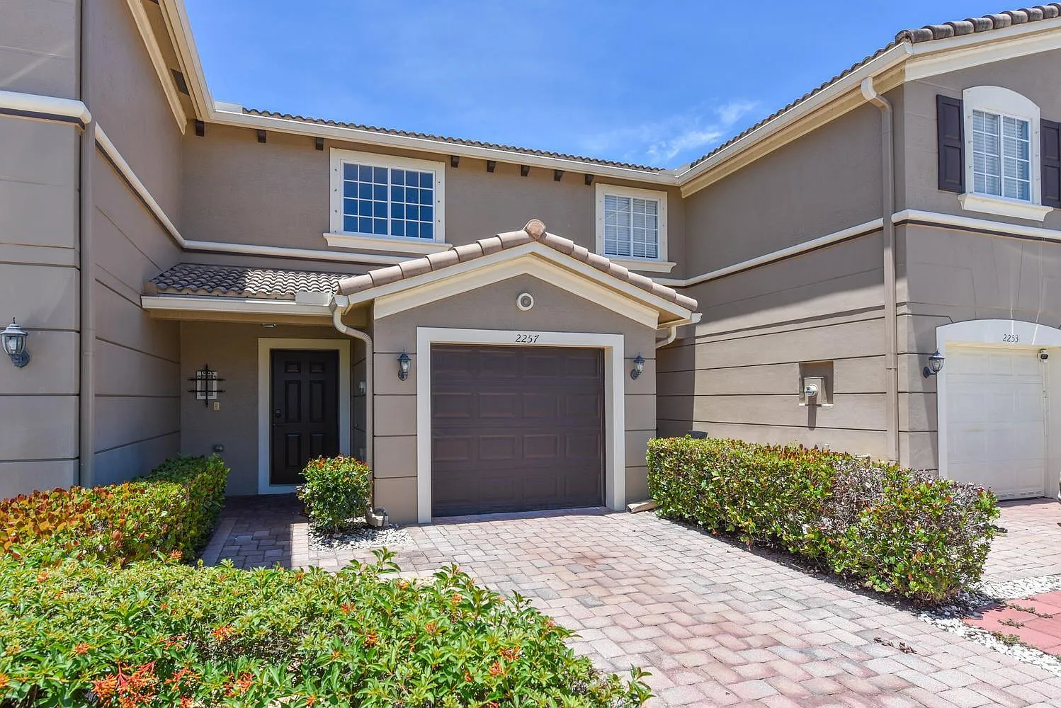 2 bed, 2.5 bath, 1303 sqft, $2,150 — Photo 3