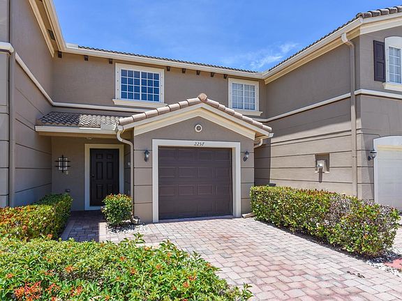3rd image of 2257 SW Marshfield Ct #2257