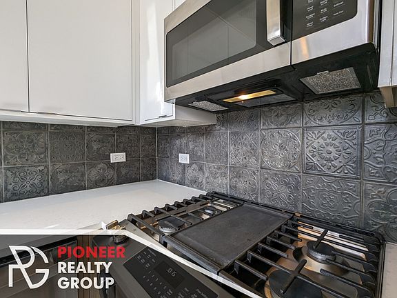 2nd image of 2120 W Belmont Ave #17609509