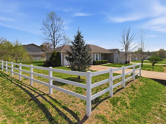 3rd image of 1926 Meadowbrook Drive