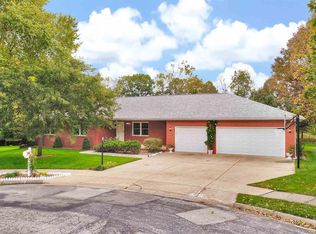 1002 W Nassau Dr, Peoria, IL 61615