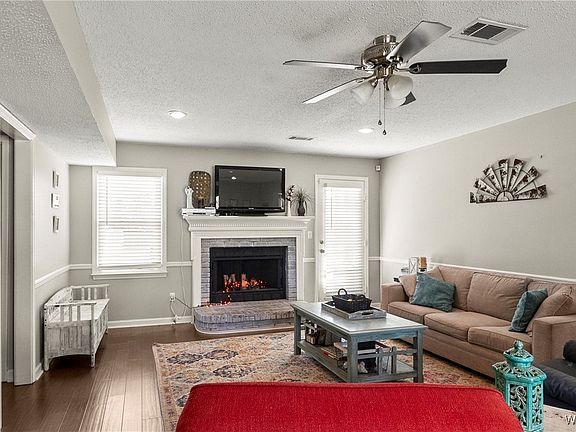 4th image of 7223 Sandhurst Ave