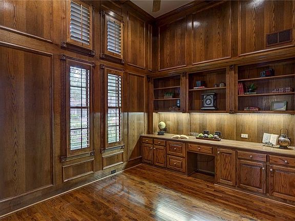 3rd image of 2608 Lawton Ln