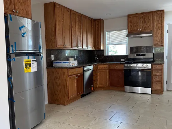 131 Roslyn Rd APT 1, Mineola, NY 11501