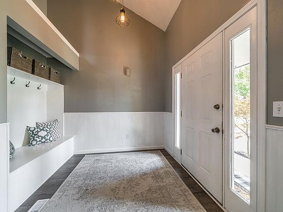 3rd image of 8156 Clearbrook Dr