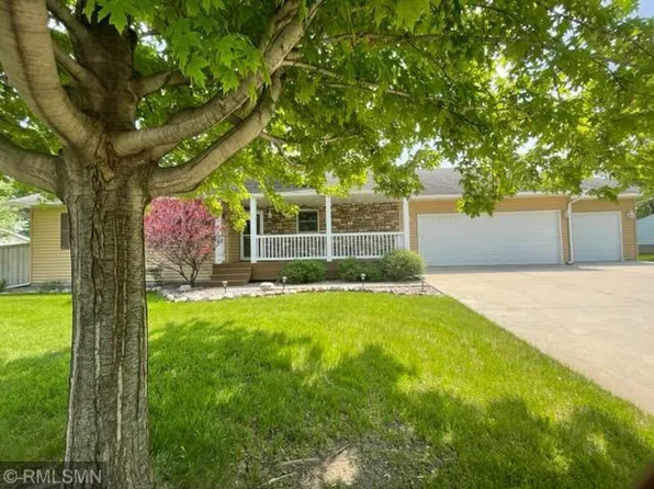 905 4th St, Nicollet, MN 56074