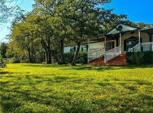 103 Arrowhead Dr, Smithville, TX 78957