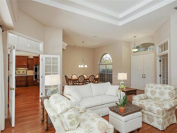 3rd image of 8599 Woodbriar Dr