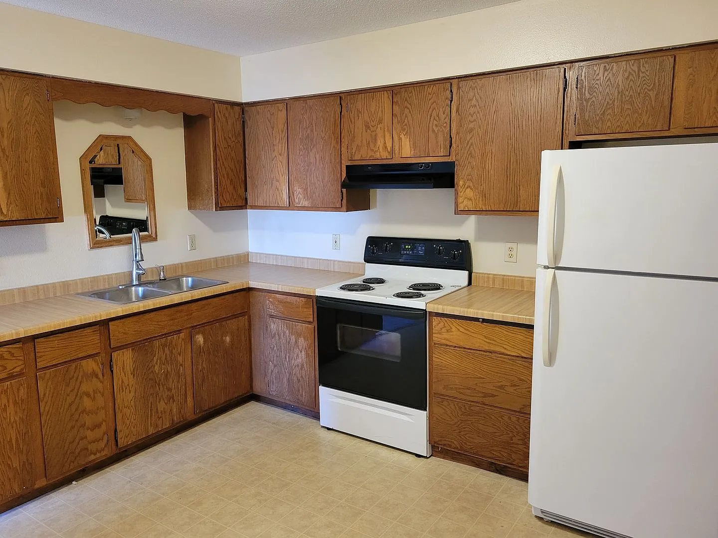 211 W Johnson St — Photo 4