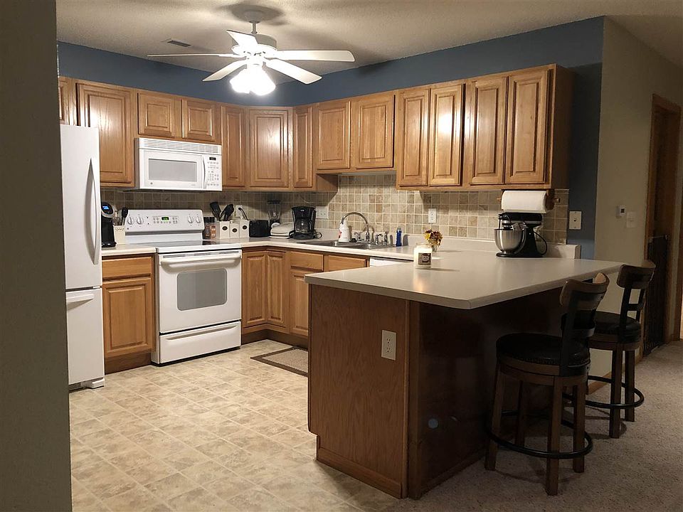 1st image of 409 James Blvd #9