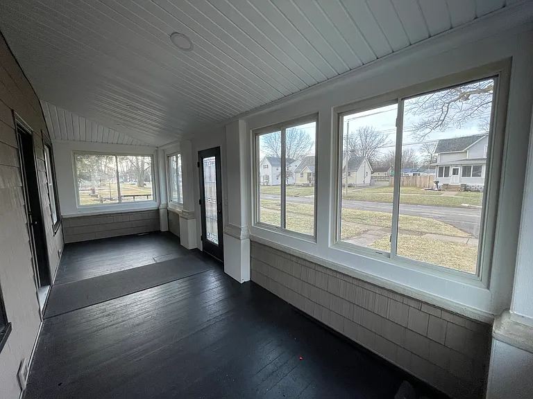553 Adams Ave — Photo 4