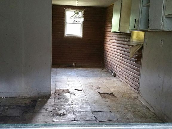 3rd image of 704 Windstone Dr
