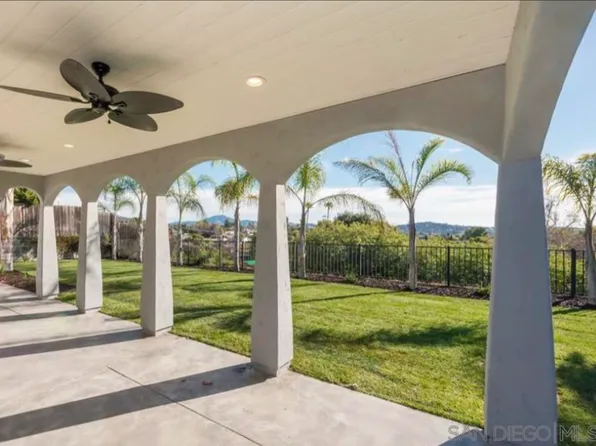 7975 Rainey St, La Mesa, CA 91942