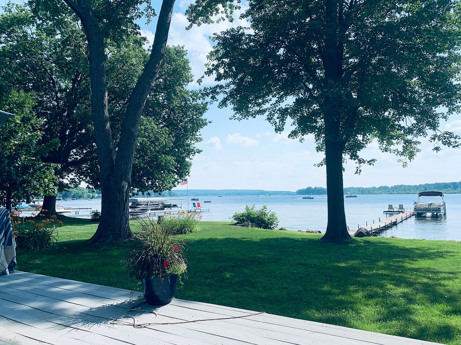 11232 Algonquin Dr, Pinckney, MI 48169