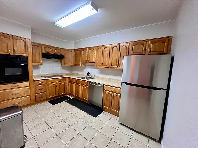 20 Hammond Pond Pkwy #607 — Photo 5
