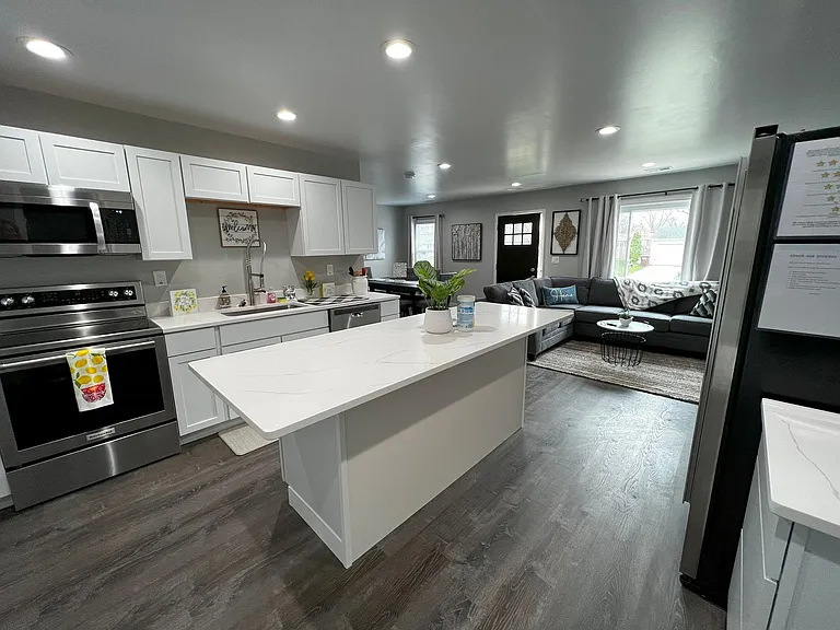 956 Olympia Dr — Photo 15