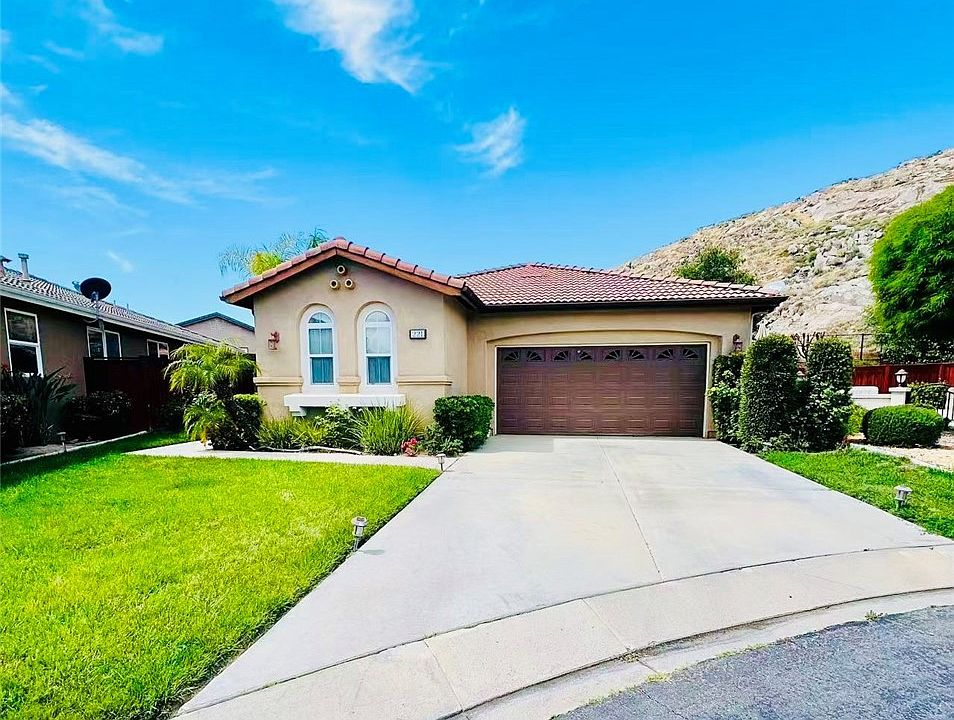 1st image of 221 Furyk Way