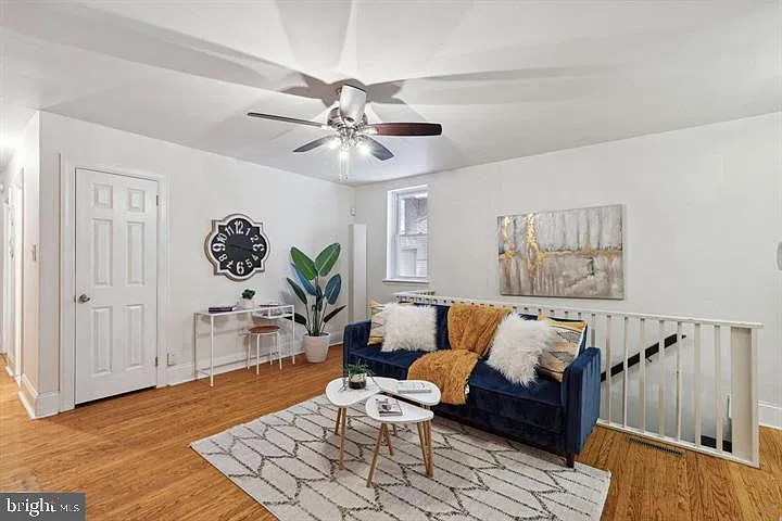 3 bed, 3.0 bath, 1187 sqft, $3,300 — Photo 2