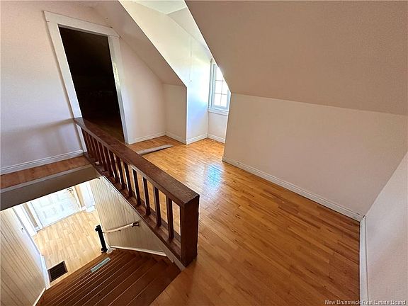 18th image of 233 Hilldale Rd