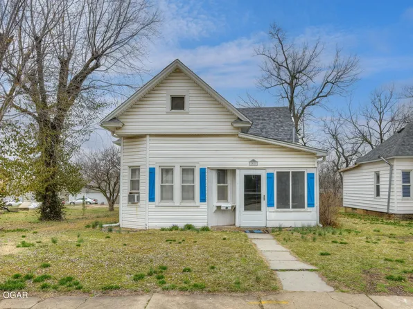 1321 W Nelson St, Webb City, MO 64870