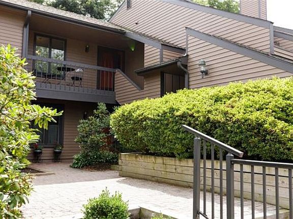 3rd image of 304 Brynwood Dr