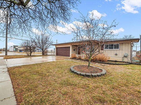 5th image of 3858 Hughes Dr