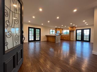 47 Box Canyon Rd, Canoga Park, CA 91304