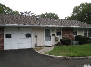 244 Weymouth Ct UNIT A, Ridge, NY 11961