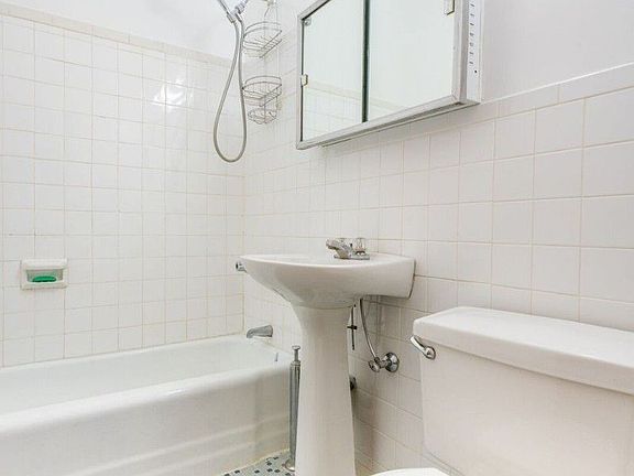 5th image of 46 W 83rd St APT 3C