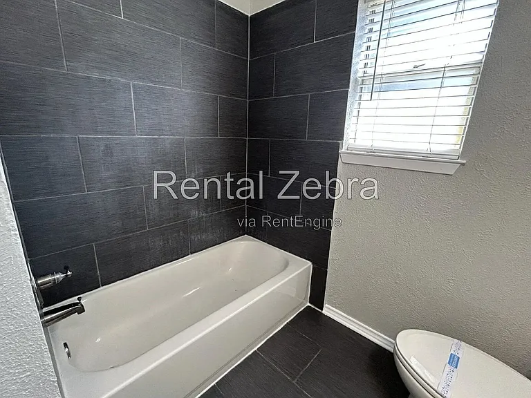 6005 Lindy Ln — Photo 10