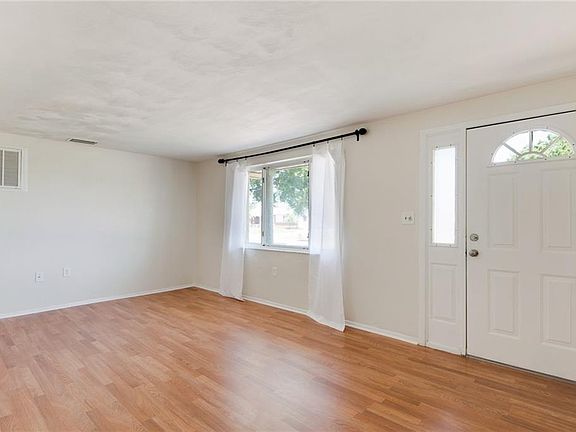 3rd image of 3530 Holiday Lake Dr