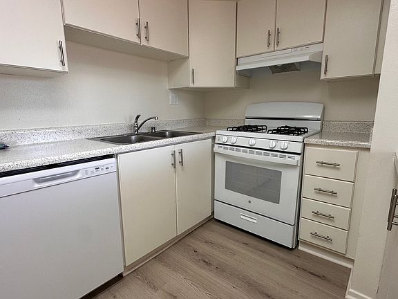 5th image of 115 N West St #200