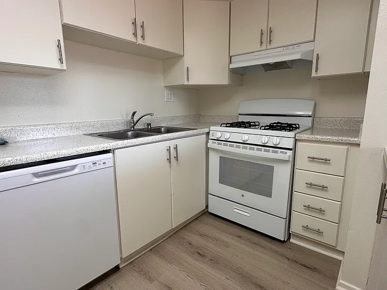 115 N West St #200 — Photo 12