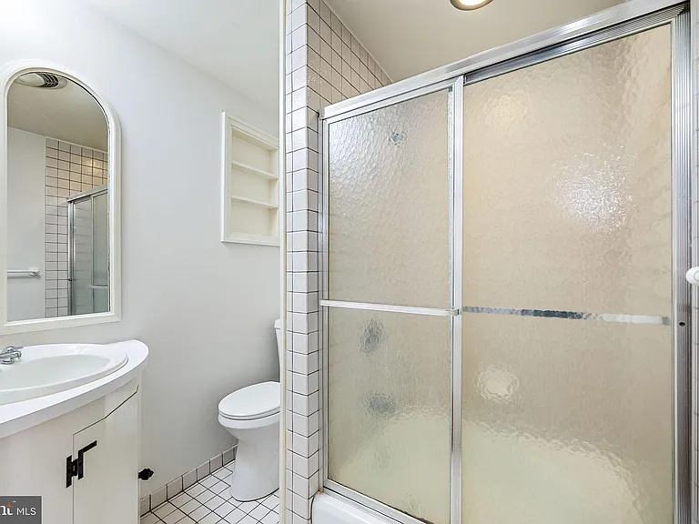 438 Spruce St — Photo 14