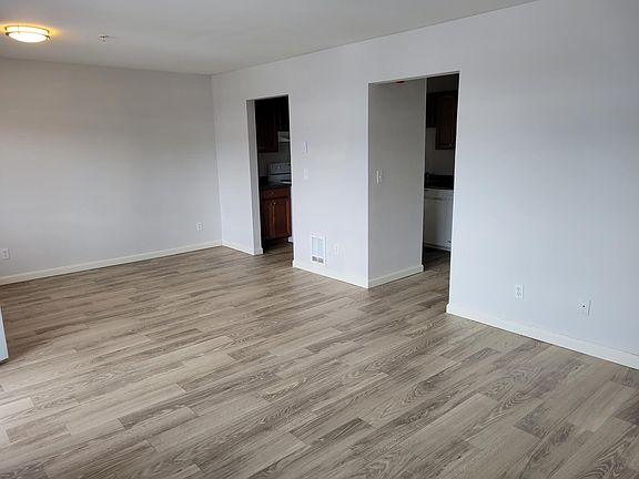 2nd image of 821 Malaga Ave #6
