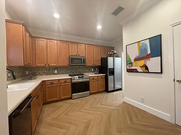 5th image of 1061 Bella Vista Dr NE