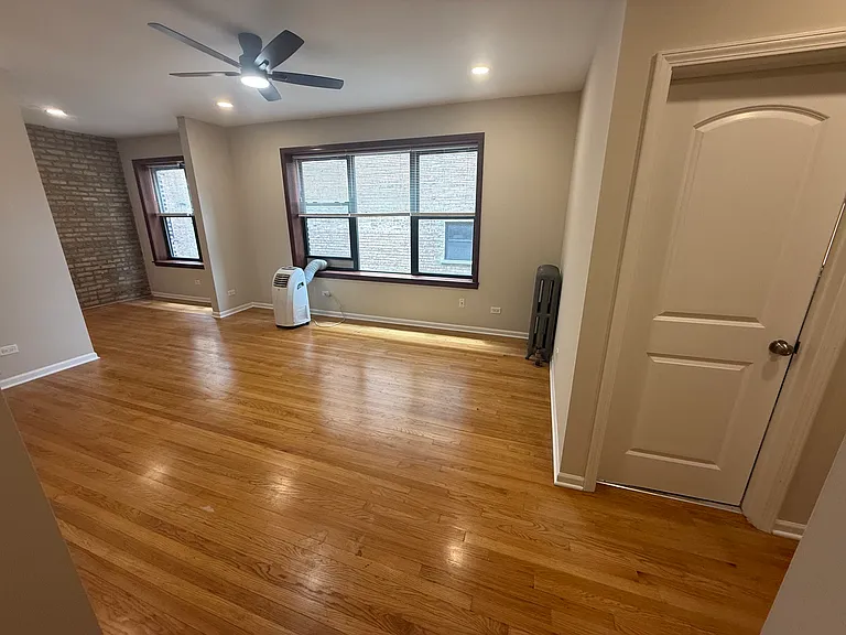 6150 N Winthrop — Photo 3