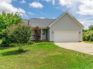 5362 Longspur Dr, Snow Camp, NC 27349